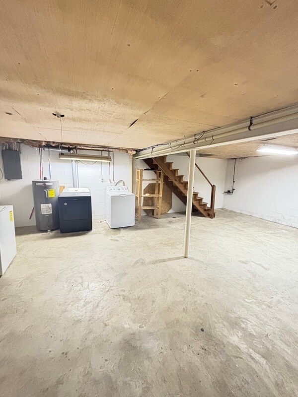 Building Photo - 136 Crestmont Ave
