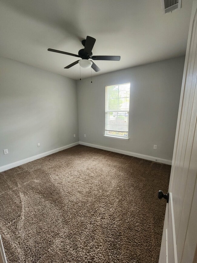 Building Photo - 102 Quince Ave