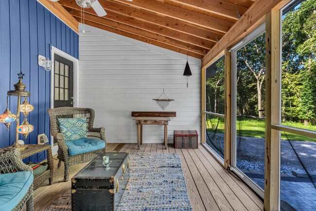 Building Photo - 32 Twin Bridge Rd