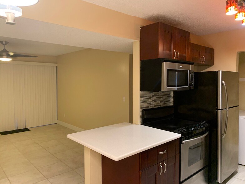 Building Photo - 455 Alt 19