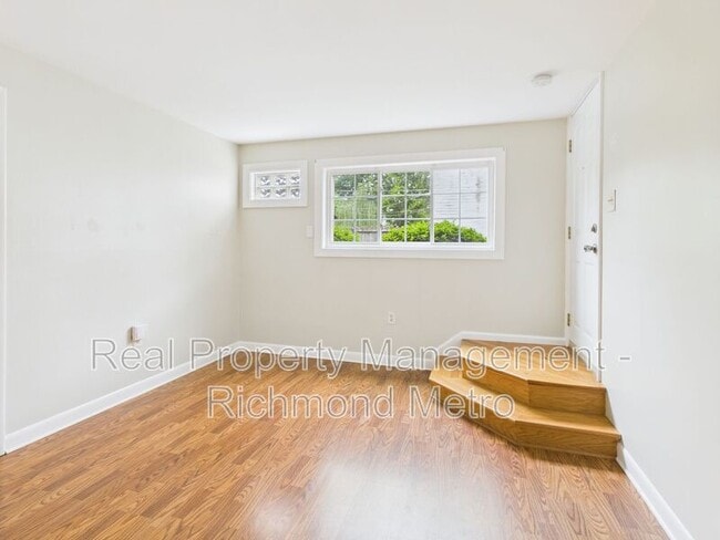 Primary Photo - 4032 MacArthur Ave