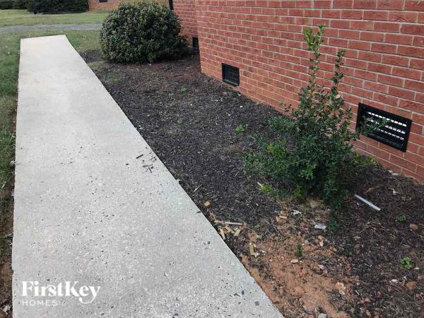 Building Photo - 940 Ridgeway Dr