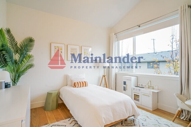 Building Photo - Modern Living in the Heart of Richmond, Just Blocks from Division Street This Home will not last ...