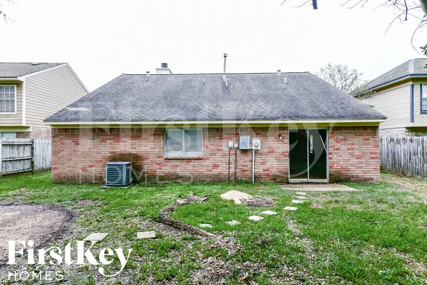 Building Photo - 21407 Highland Knolls Dr