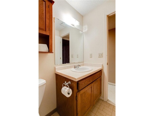 Building Photo - 2458 Crestwood Dr