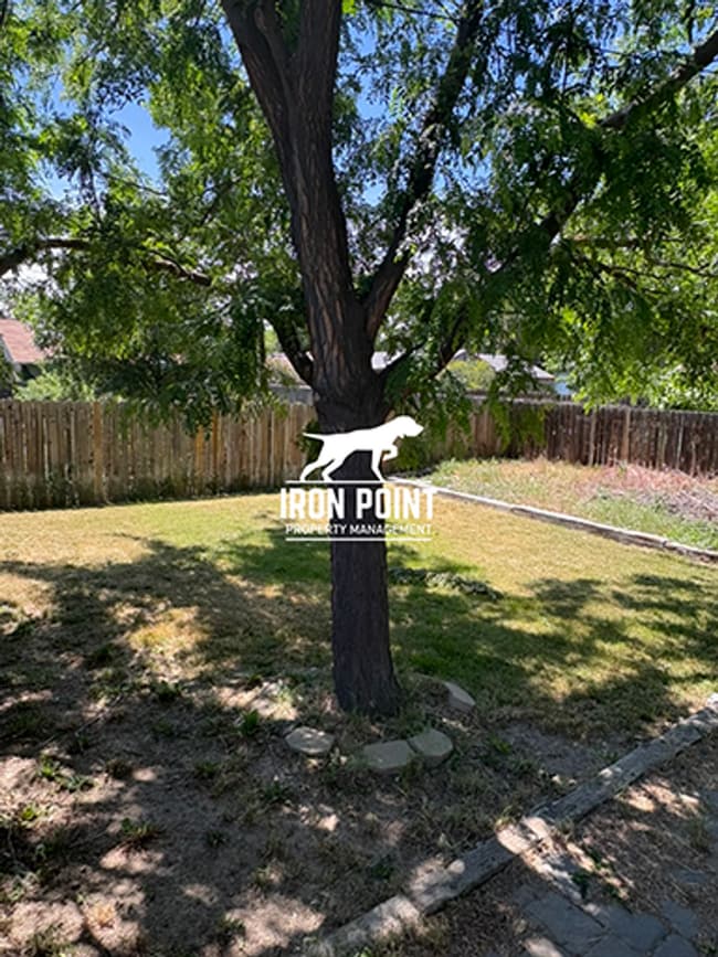 Building Photo - 3 Bed/1 Bath off Broadway near downtown Boise & BSU - Landscaping Included.
