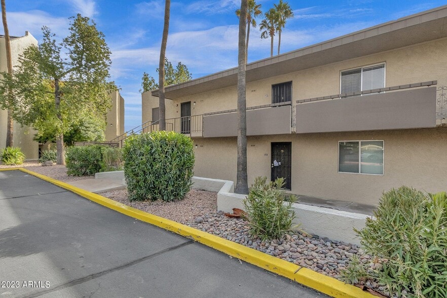 Building Photo - 7625 E Camelback Rd