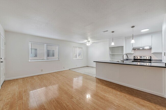 Building Photo - 2 Story Condo in Charry Plaza HOA