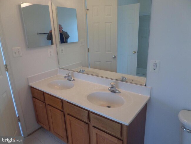Building Photo - 836 Linfield Terrace NE