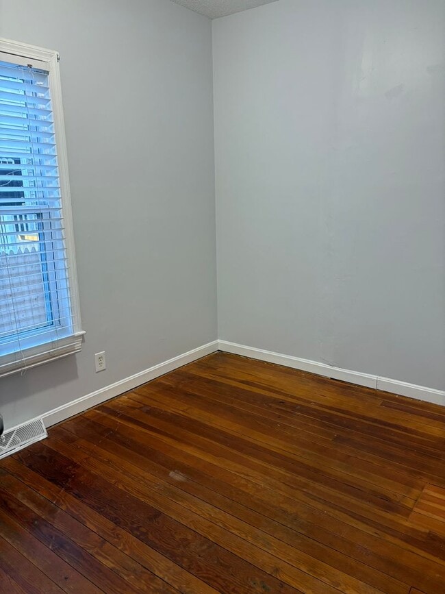 Building Photo - 10-12 Rockdale Ave