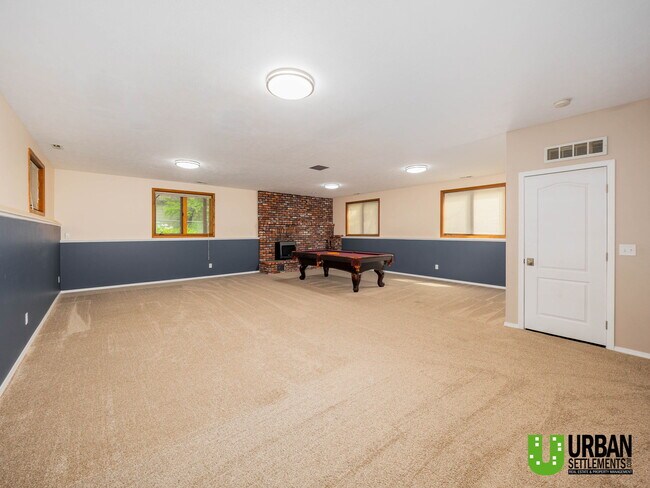 Building Photo - 8421 E Columbia Dr