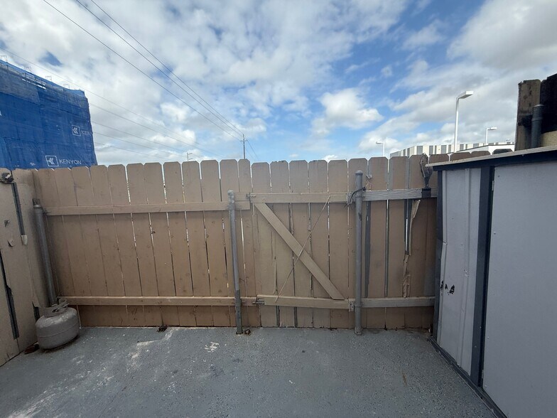 Building Photo - 4530 Vandever Ave