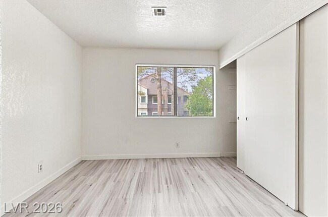 Building Photo - 5042 S Rainbow Blvd