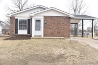 Building Photo - COMING SOON! Beautiful 3bd/2bth Newly Reno...