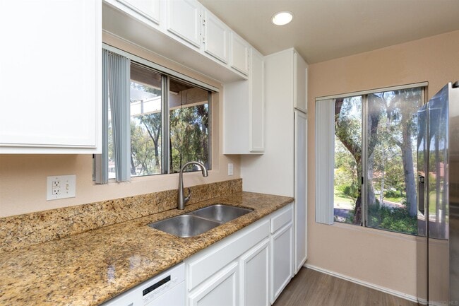 Building Photo - 663 Diamond Way