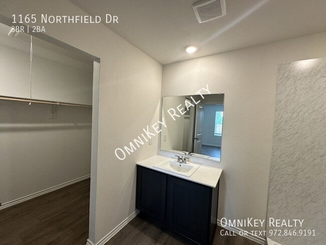 Building Photo - 1165 Northfield Dr