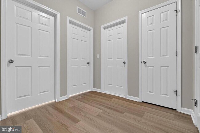 Building Photo - 43845 Centergate Dr