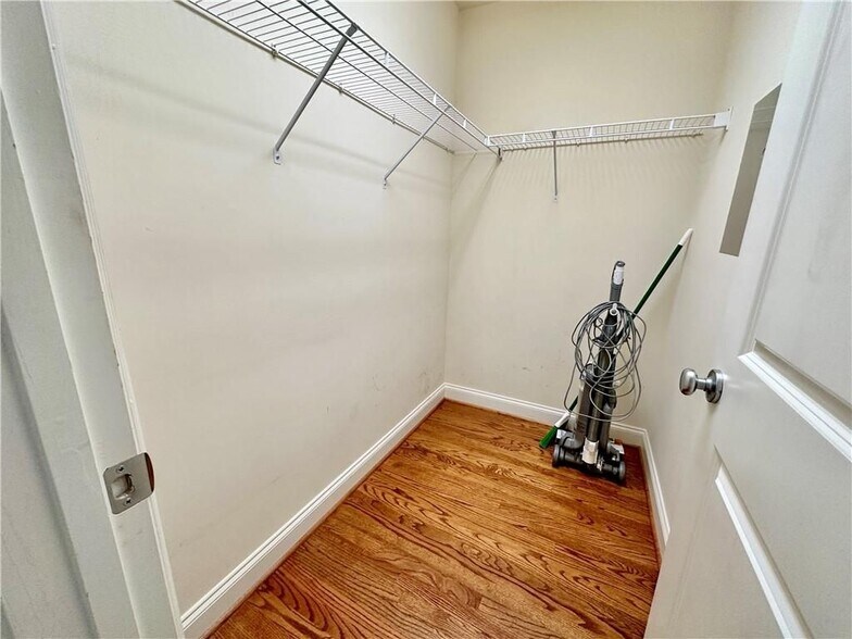 Building Photo - 1678 Carr Cir NW