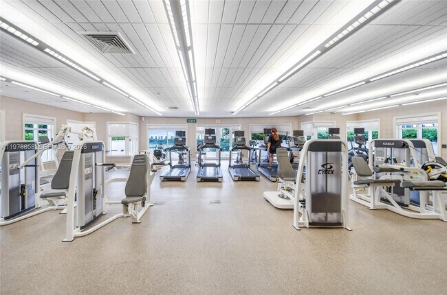 Building Photo - 20000 E Country Club Dr