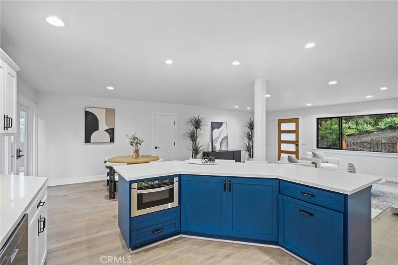 Building Photo - 21171 Colina Dr