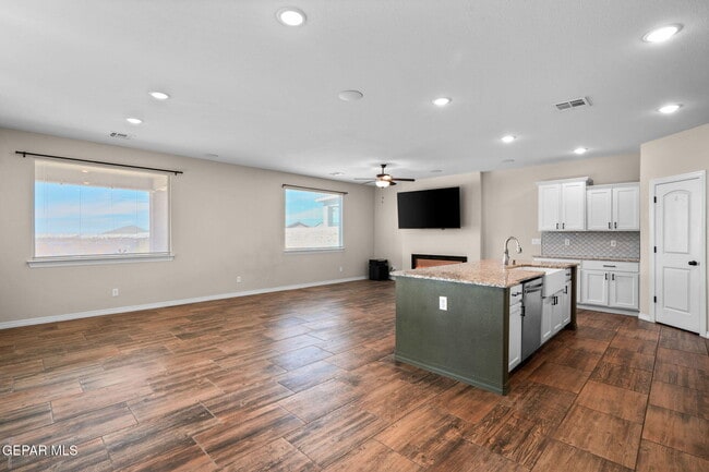 Building Photo - 325 Quiet Pr Dr