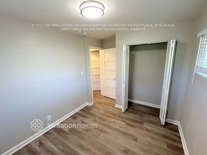 Building Photo - 8531 Crescent Dr