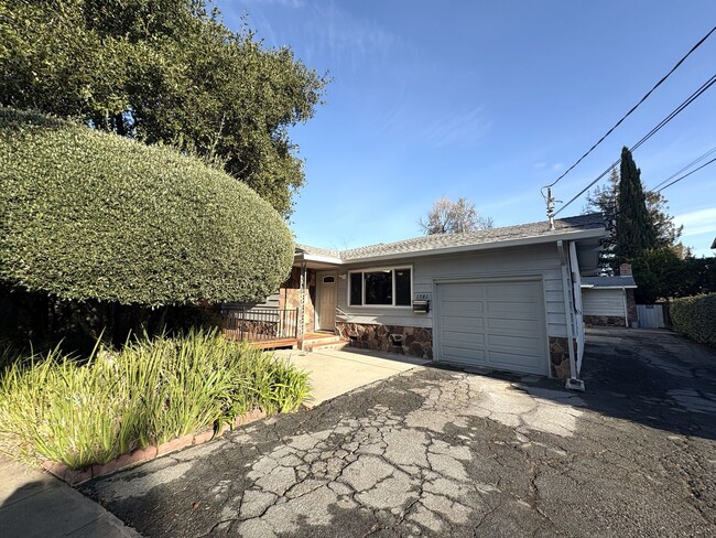 Primary Photo - Charming 2-Bedroom Duplex Unit in Redwood ...