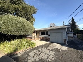 Building Photo - Charming 2-Bedroom Duplex Unit in Redwood City – Prime Location!