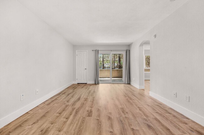 Building Photo - Fully Renovated 2-Bedroom Condo - Everything is NEW!