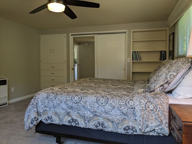 Building Photo - Cozy Carmel Valley Village House Fully Furnished