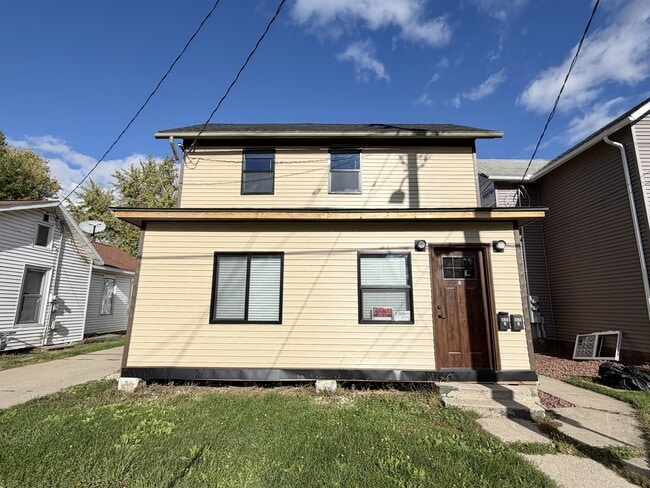 Building Photo - 425 S Jackson St