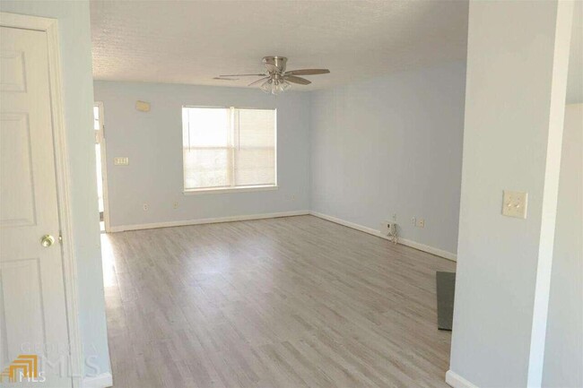 Building Photo - 360 Springbottom Dr SE