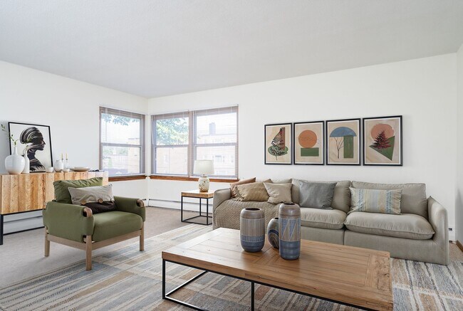 Building Photo - 2025 Montreal Ave