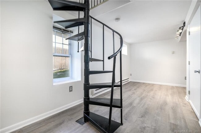 Building Photo - 15 Duncanson St