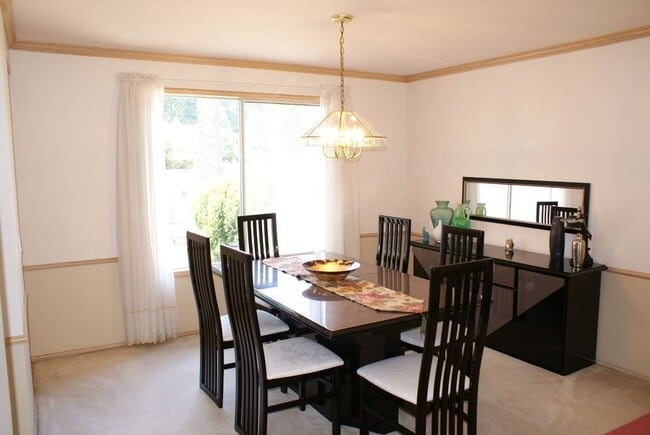 Building Photo - Spacious Home Perched on Corner Lot of Quiet Cul-de-sac!