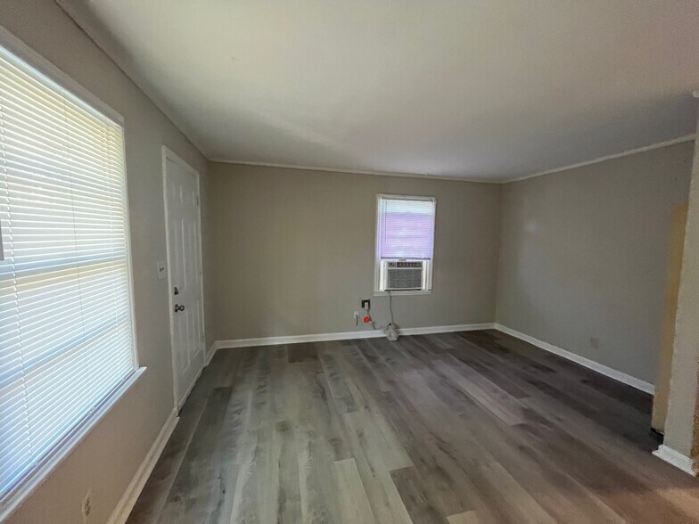 Building Photo - 1171 Sparkle Ave