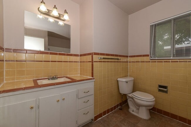 Building Photo - 2517 Broadview- House
