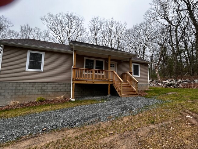 Building Photo - 150 Cree Rd