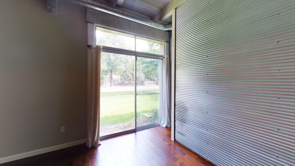 Lots of natural light - 675 S University Blvd