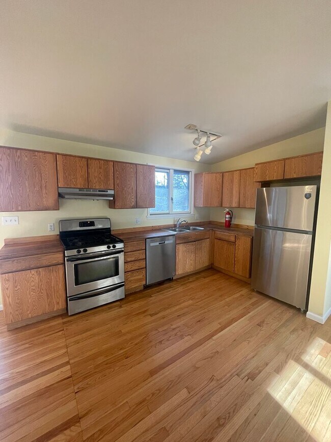 Building Photo - 4 Bed / 2 Bath Home Near Virginia Park | Flexible Lease Start Date