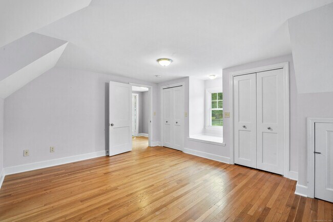 Building Photo - 26 Great Hillwood Rd