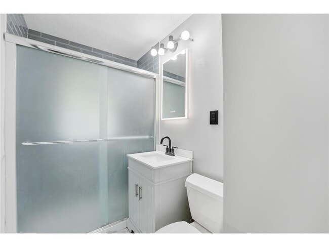 Building Photo - 1697 Rose Pl W