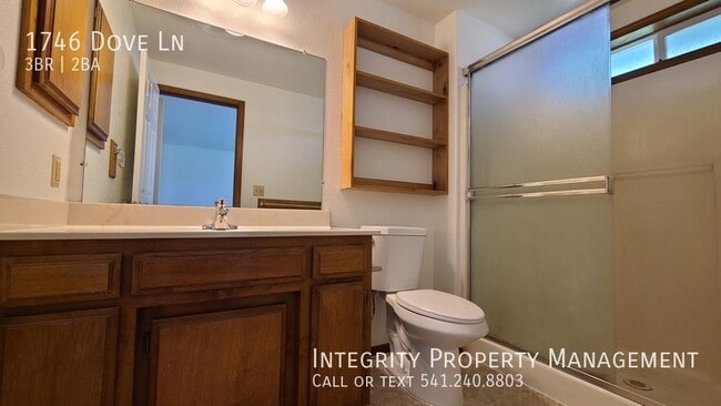 Building Photo - 1746 Dove Ln