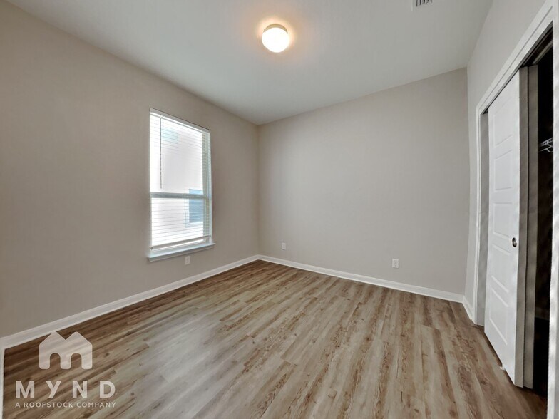 Building Photo - 2066 Rhesus Vw