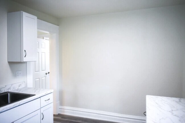 Building Photo - 313 E St Joseph St