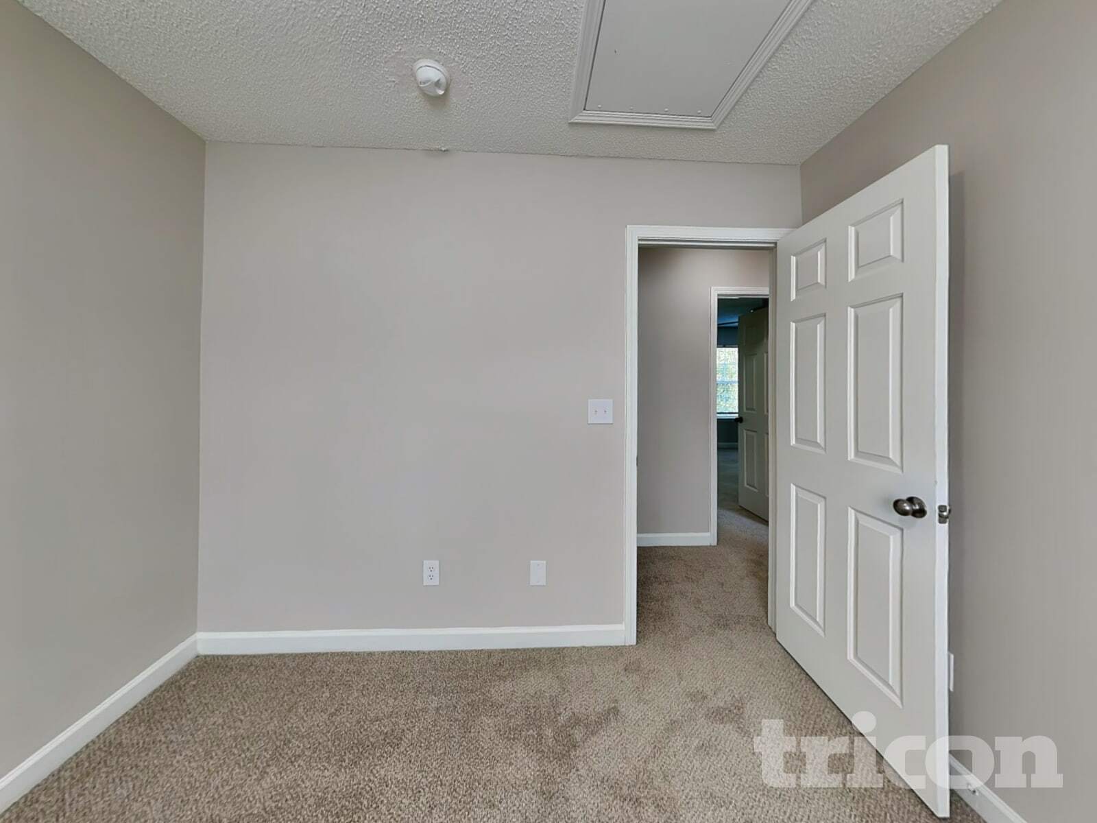 Building Photo - 3933 Far West Dr