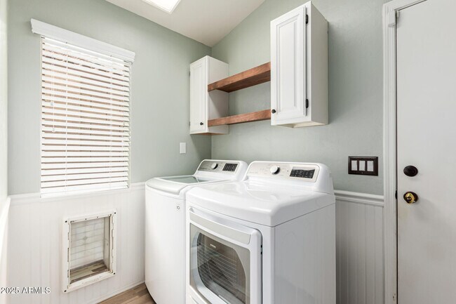 Building Photo - 10438 E Star of the Desert Dr