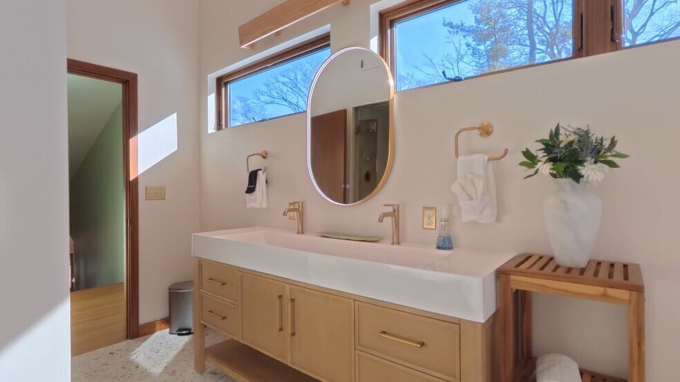 Building Photo - 64 Newcomb Rd