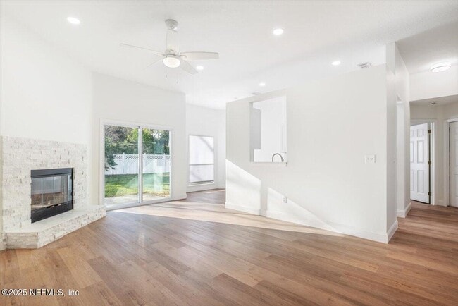 Building Photo - 12184 Mantle Dr