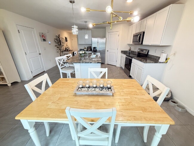 Building Photo - Spacious 4-Bedroom Home with Granite Count...